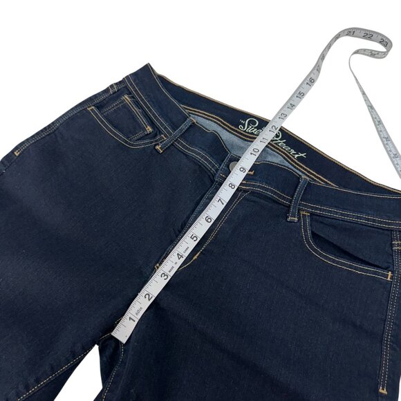 Old Navy Womens Sweetheart Mid-Rise Capri Jeans Size 10 Regular Dark Blue Denim - Picture 6 of 11